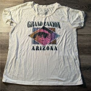 FIFTH SUN Women's Cream Grand Canyon T-Shirt Top Size Medium